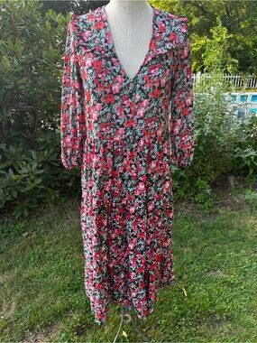Zara Red Floral V-Neck Midi Dress on Black